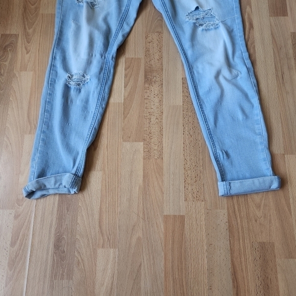 Distressed jeans - Picture 3 of 6